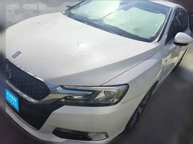 DS DS 5LS 2015 1.6T Elegance THP160