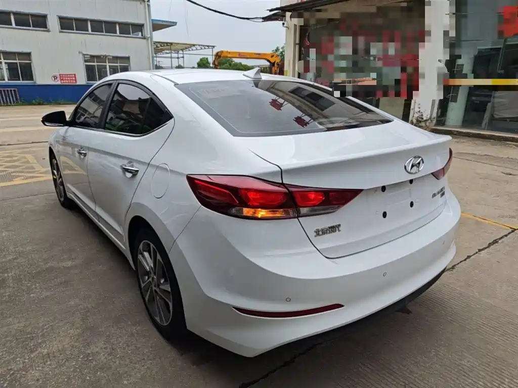 Hyundai Elantra 2016 Model 1.6L Automatic Smart Elite фото 5