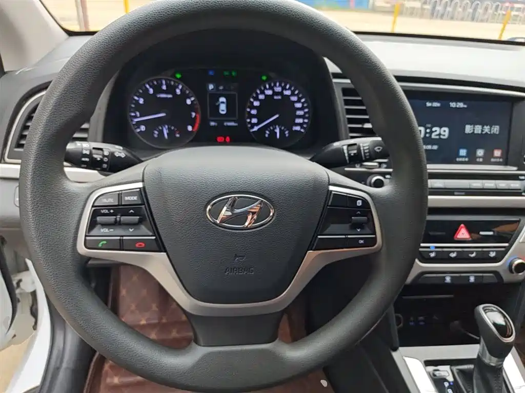 Hyundai Elantra 2016 Model 1.6L Automatic Smart Elite фото 11