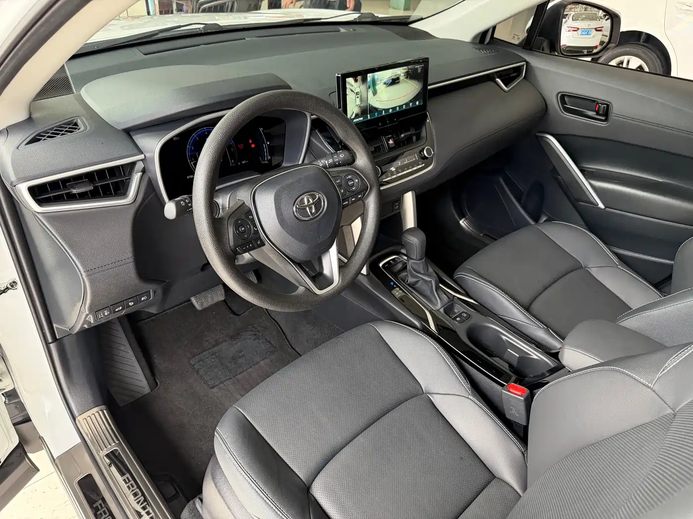 Toyota Frontlander 2024 2.0L CVT Elite Plus Edition фото 7