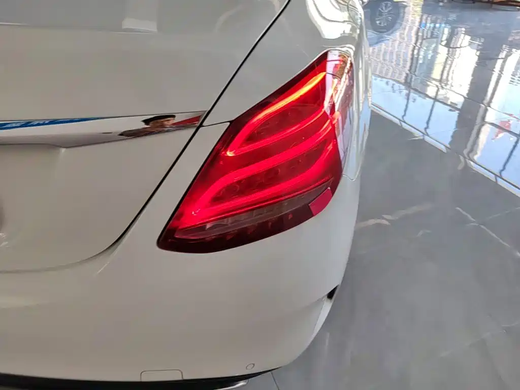 Фото 8 - Mercedes-Benz C-Class