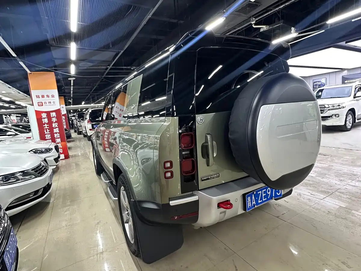 LAND ROVER DEFENDER