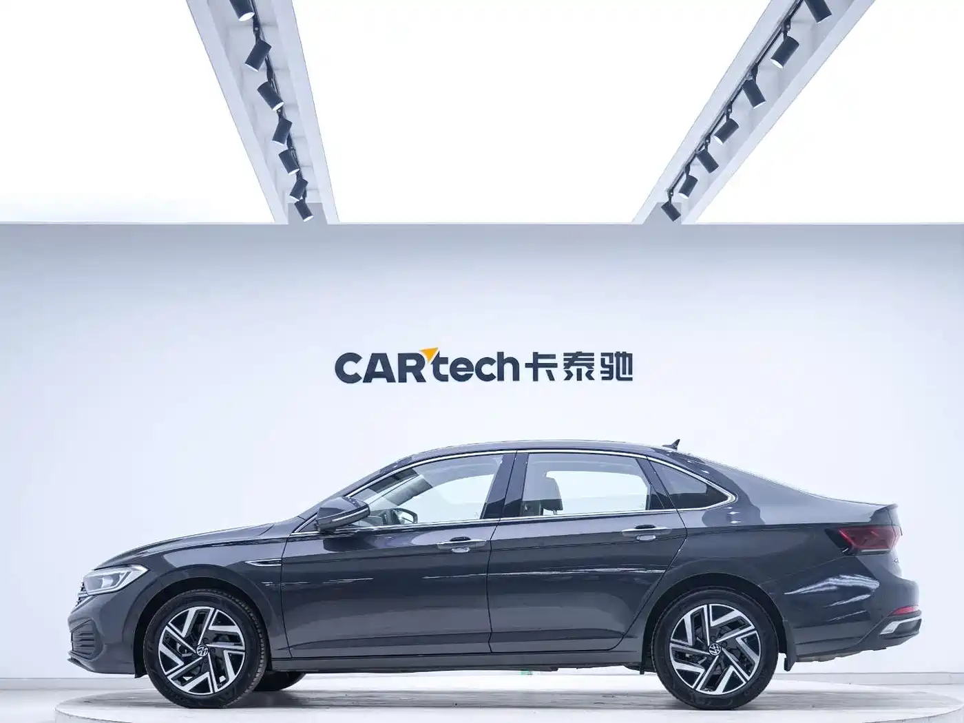 Volkswagen Sagitar 2025 Model Year 3rd Facelift 300TSI DSG Surpassing Edition фото 2