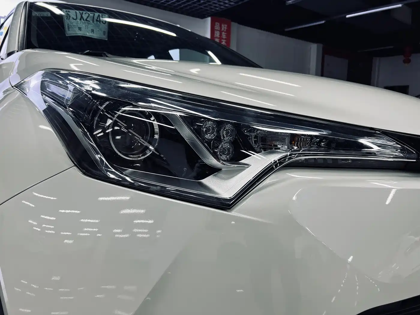 Toyota C-HR 2021 2.0L Luxury Edition фото 4