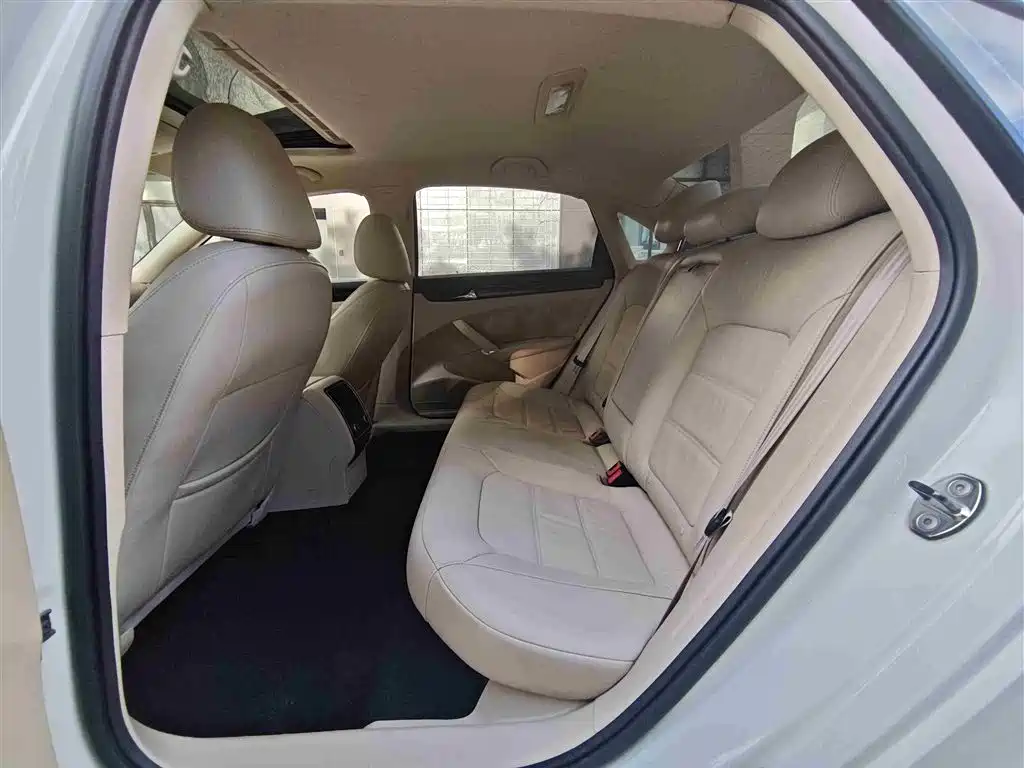 Volkswagen Passat 2011 1.8TSI DSG Honor Edition фото 7