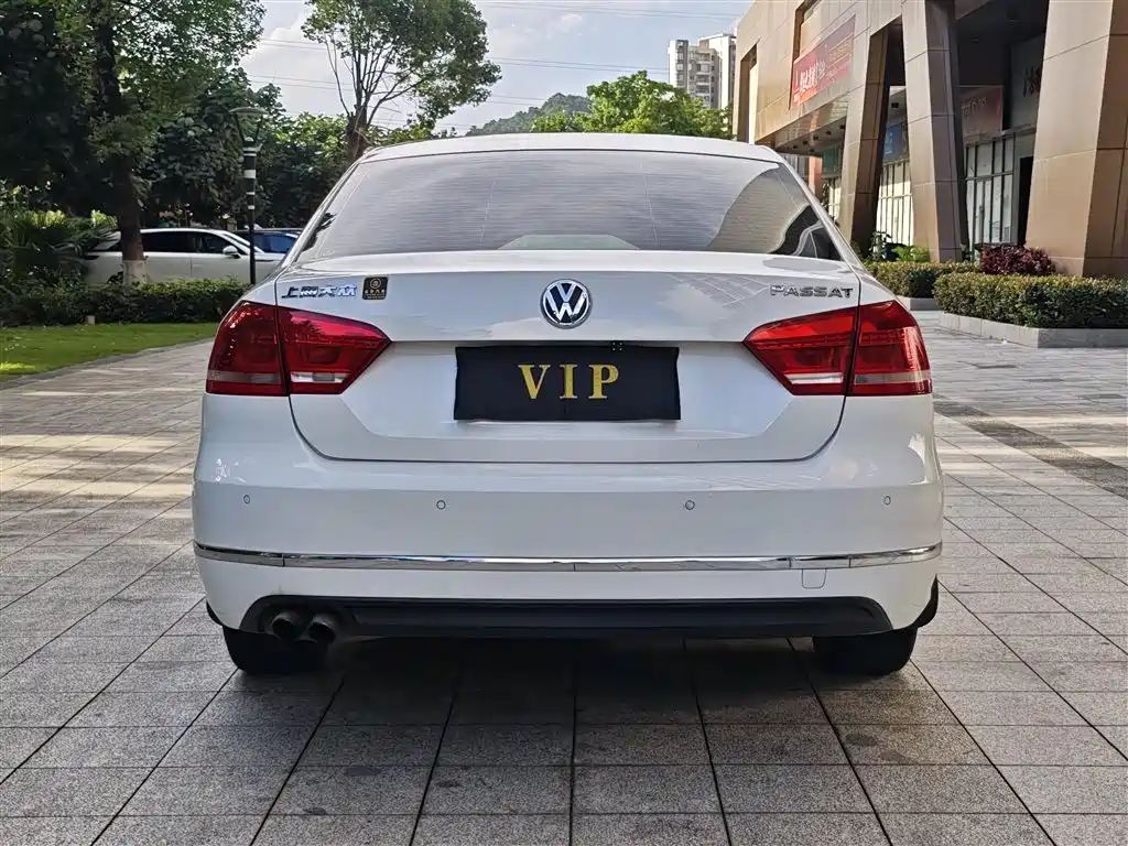 Volkswagen Passat 2011 1.8TSI DSG Honor Edition фото 15