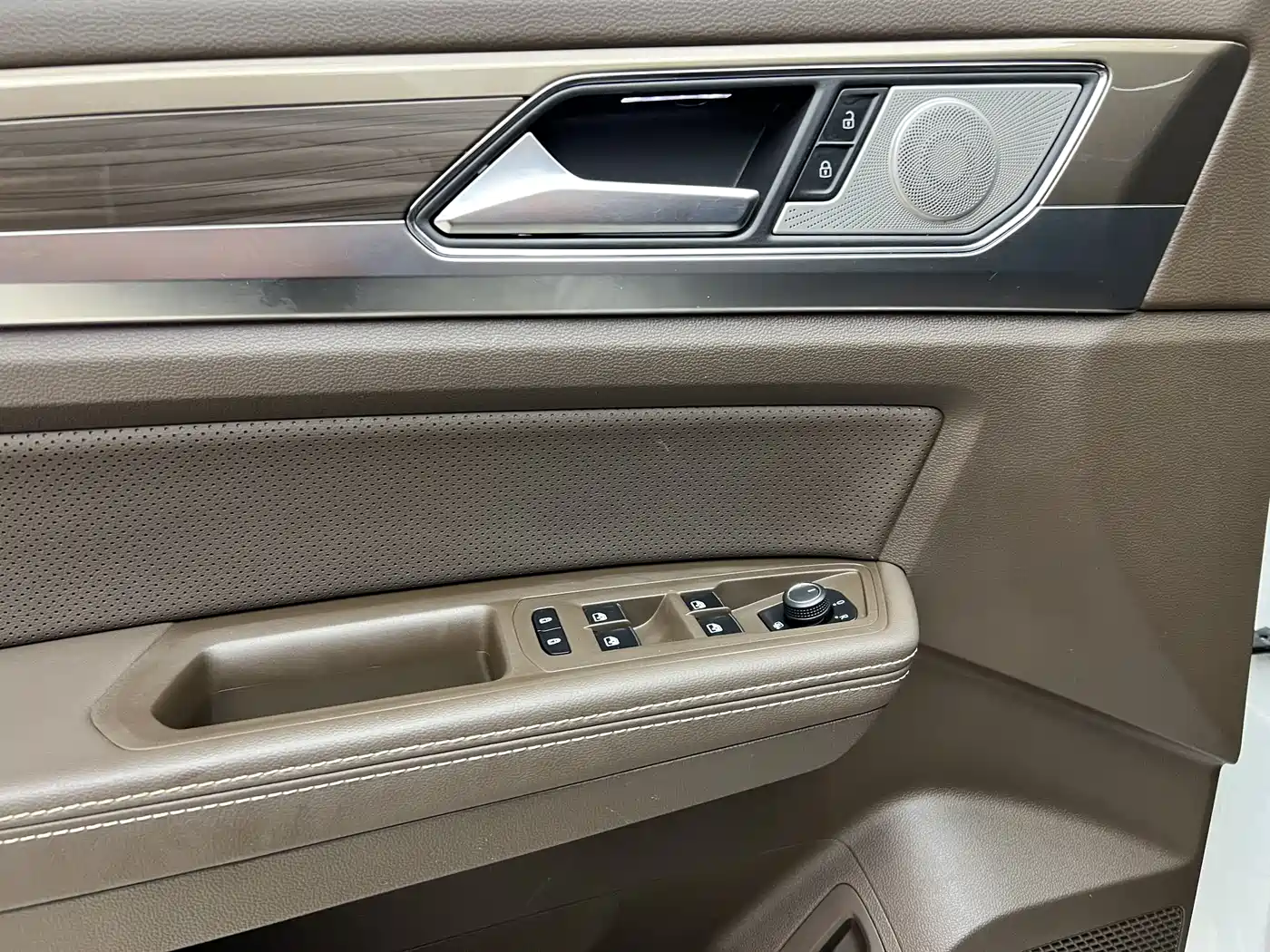 Volkswagen Viloran 2020 330TSI Luxury Edition фото 8