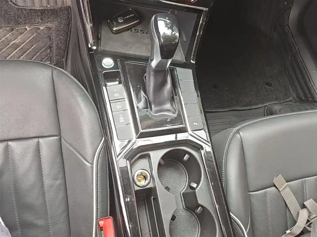 Volkswagen Passat 2022 330TSI Starlight Elite Edition фото 14