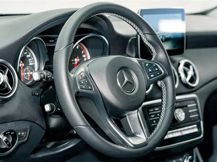Mercedes-Benz GLA 2017 GLA 200 Dynamic фото 9