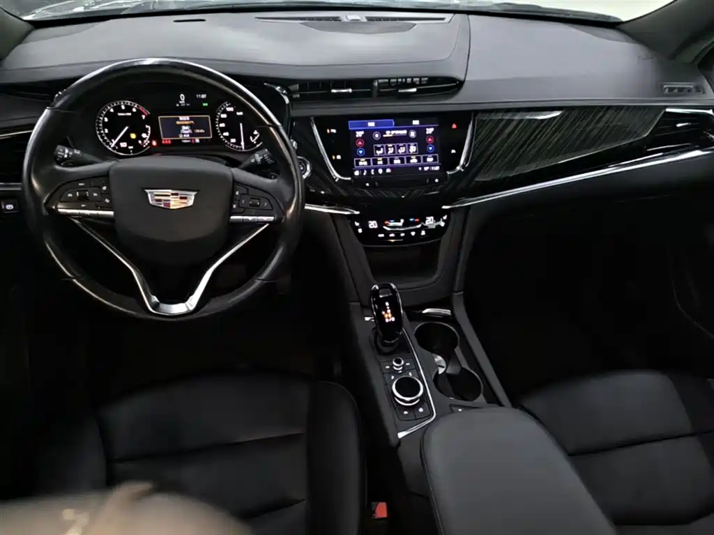 CADILLAC XT6