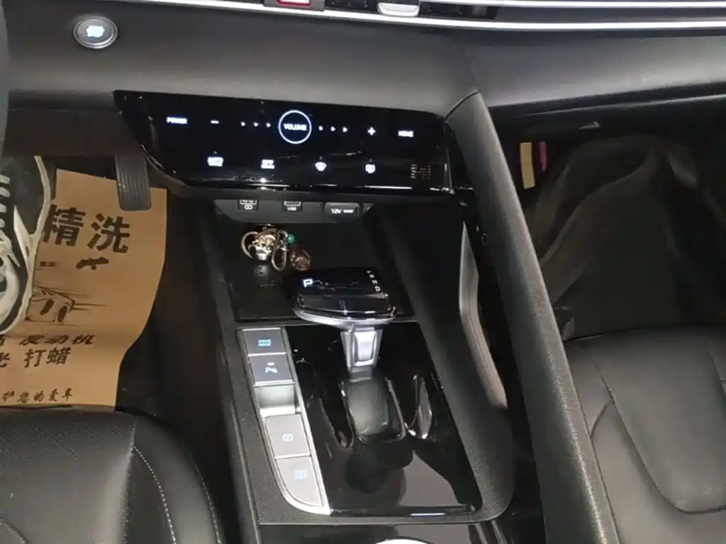 Hyundai Elantra 2021 1.5L CVT LUX Premium Edition фото 14
