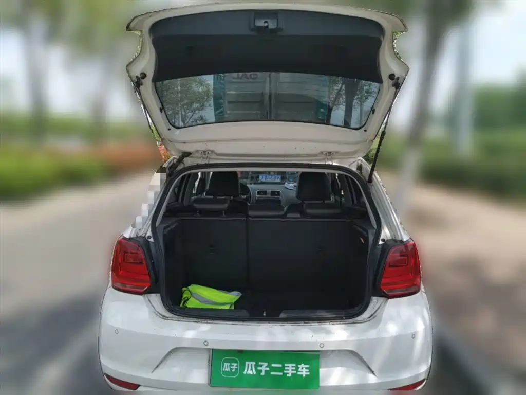 Volkswagen Polo 2016 1.6L Automatic Comfort фото 10