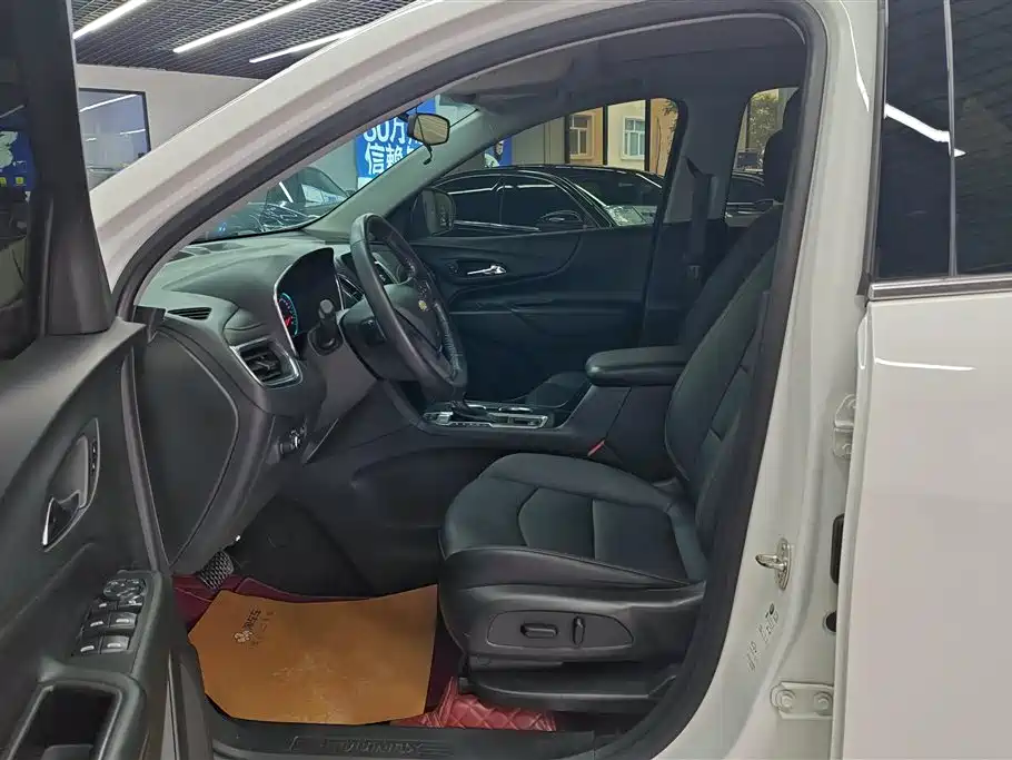 Chevrolet Equinox 2018 550T Automatic 4WD Pioneer Edition фото 9