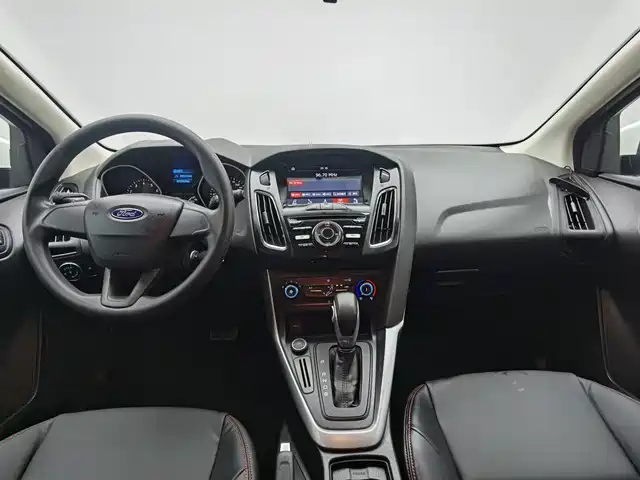 Ford Focus 2017 Hatchback 1.6L Auto Comfort Smart Edition — фото 5