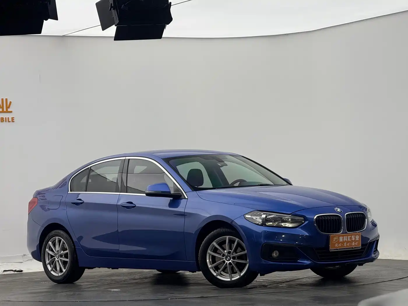 BMW 1 Series 2018 118i Fashion Edition фото 3