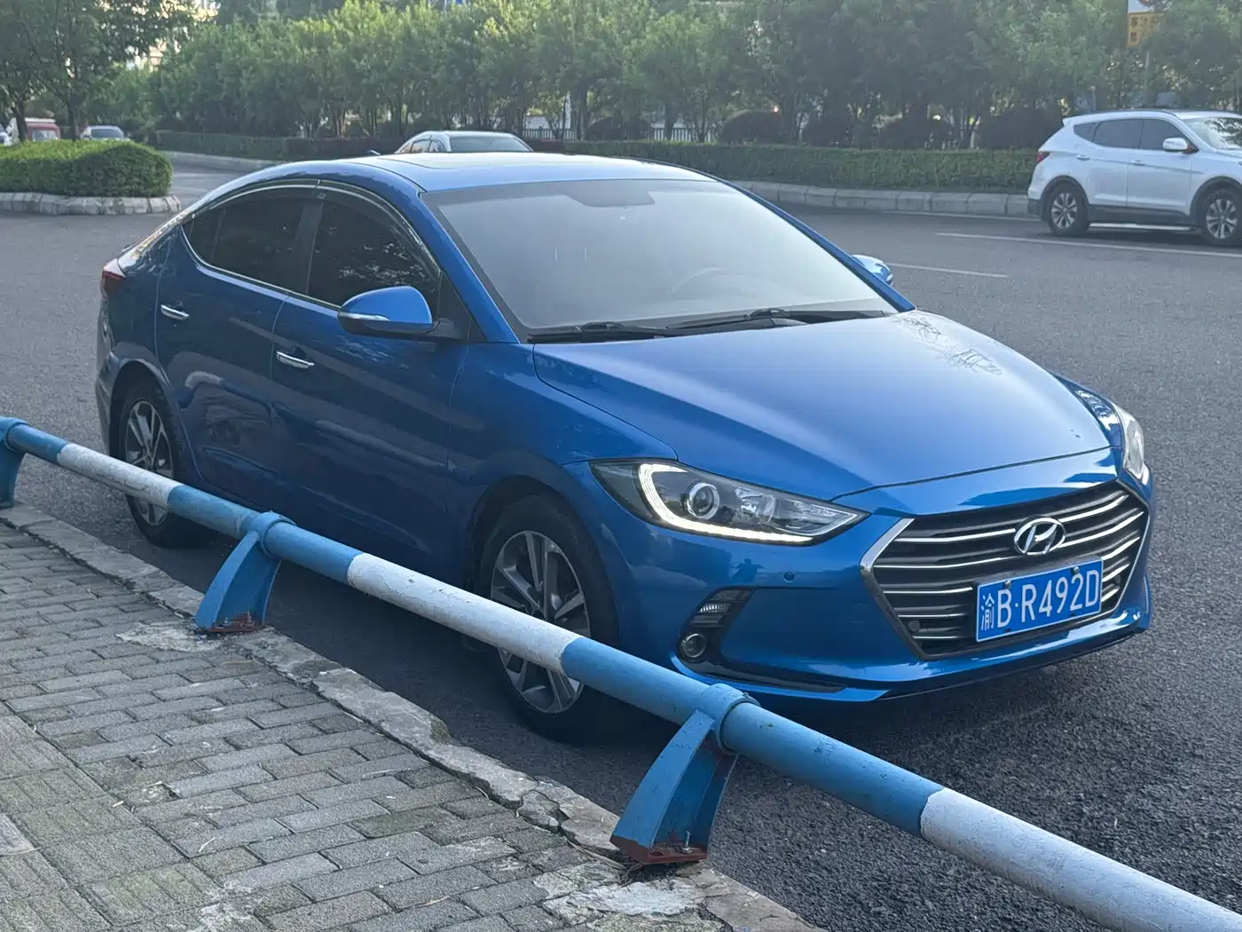 Hyundai Elantra 2016 1.6L Auto Smart·Luxury Edition фото 3