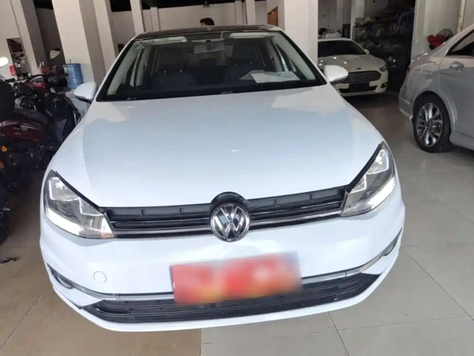 Volkswagen Golf 2020 200TSI DSG Comfort Progressive Edition фото 3