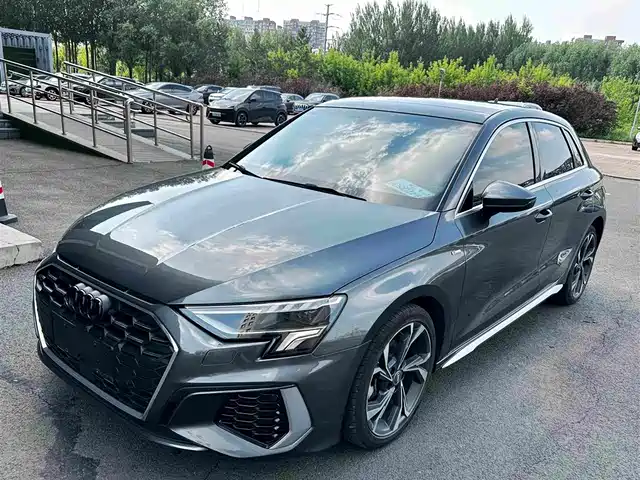 Audi A3 Sportback 35 TFSI, Стиль Спорт