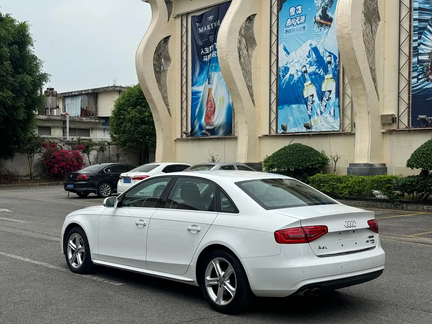Audi A4L 2015 45 TFSI quattro Individual Sport фото 4