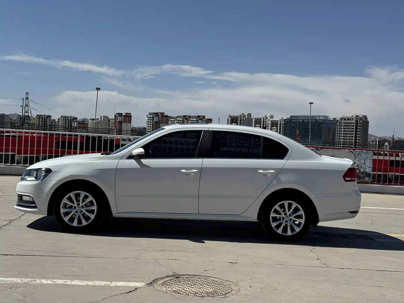 Volkswagen Lavida 2017 1.6L Automatic Comfort Edition фото 4