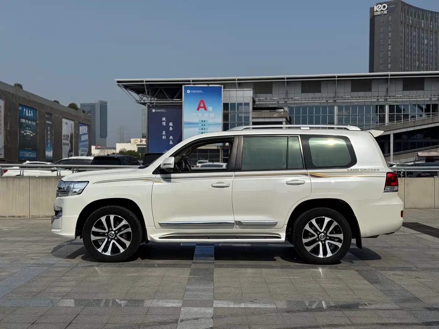 Toyota Land Cruiser (Import) фото 14