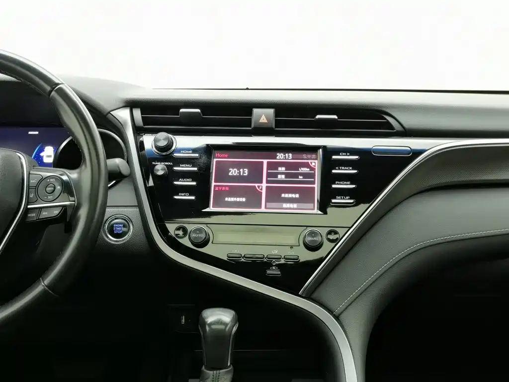 Фото 12 - Toyota Camry