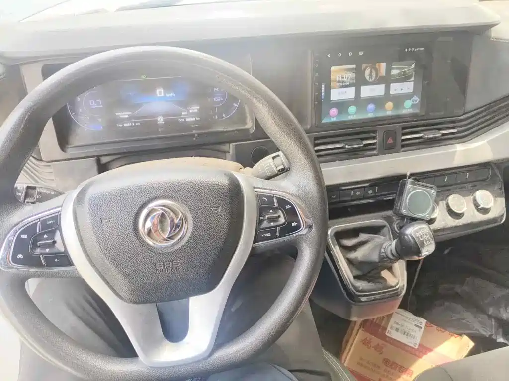 Dongfeng Yufeng Yufeng 2023 2023 V9+ 2.0T Manual FWD Multi-purpose Medium Wheelbase Medium Roof 7/8/9 Seater