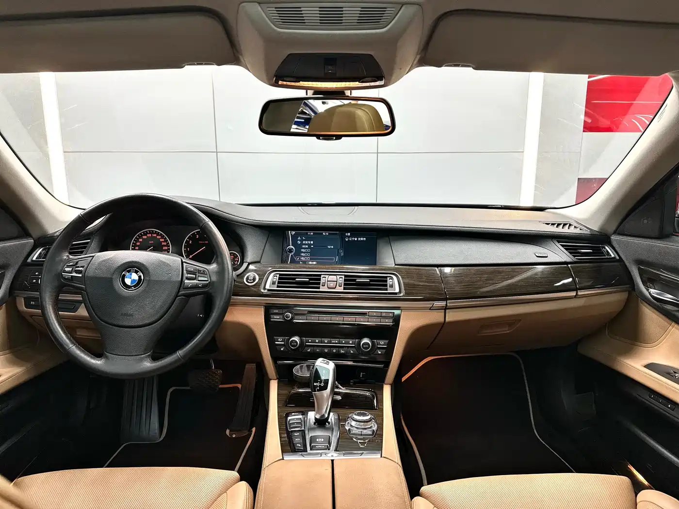 BMW 7 Series 2011 750Li xDrive фото 11