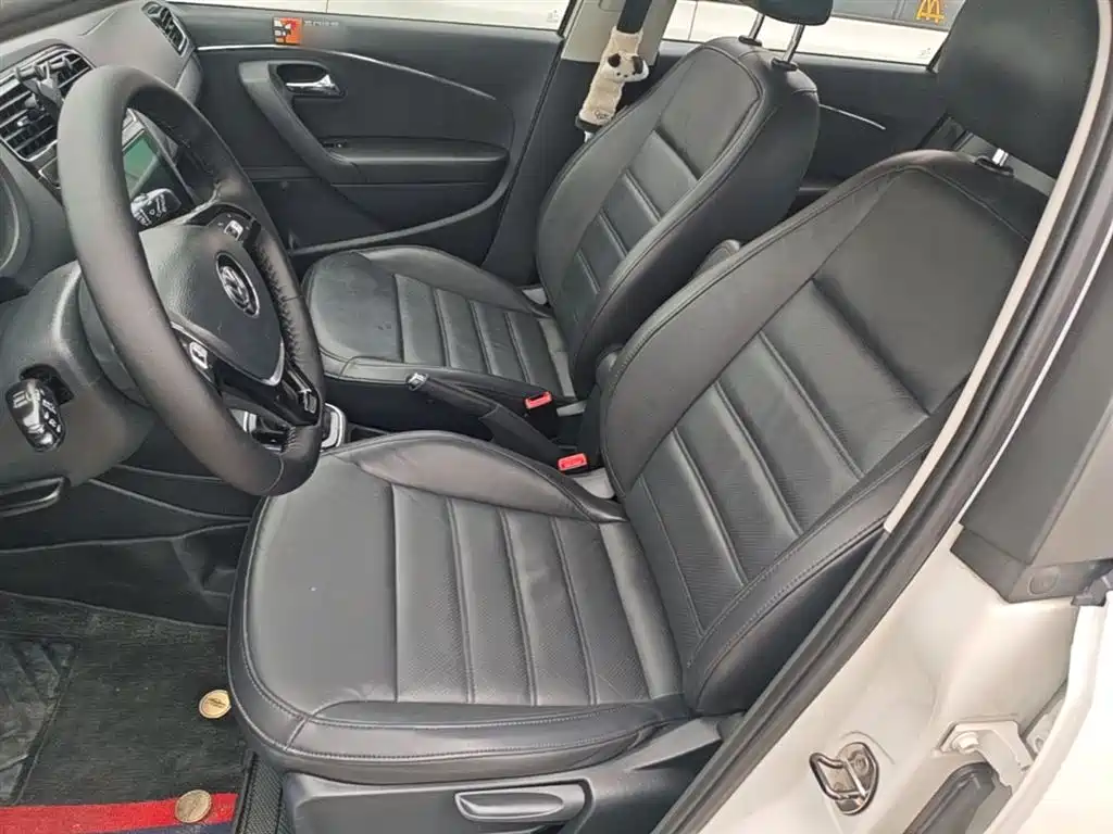 Volkswagen Polo 2014 1.6L Automatic Luxury Edition фото 15