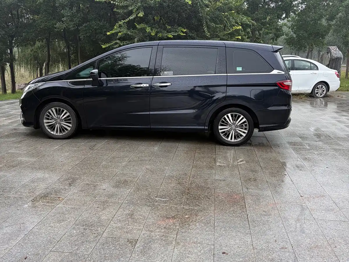 Фото 6 - Honda Odyssey
