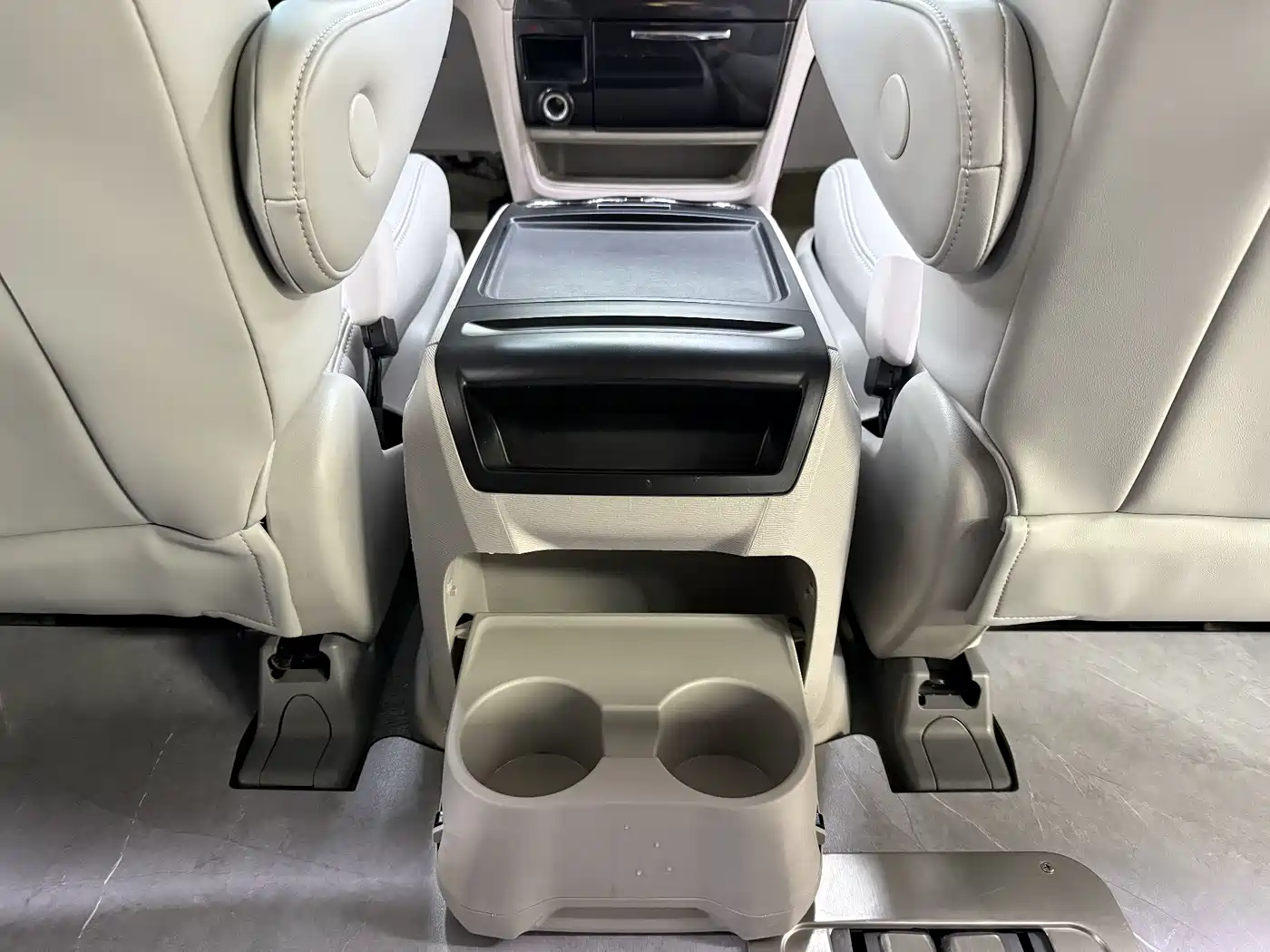 Toyota Sienna 2015 3.5L 2WD LE фото 31