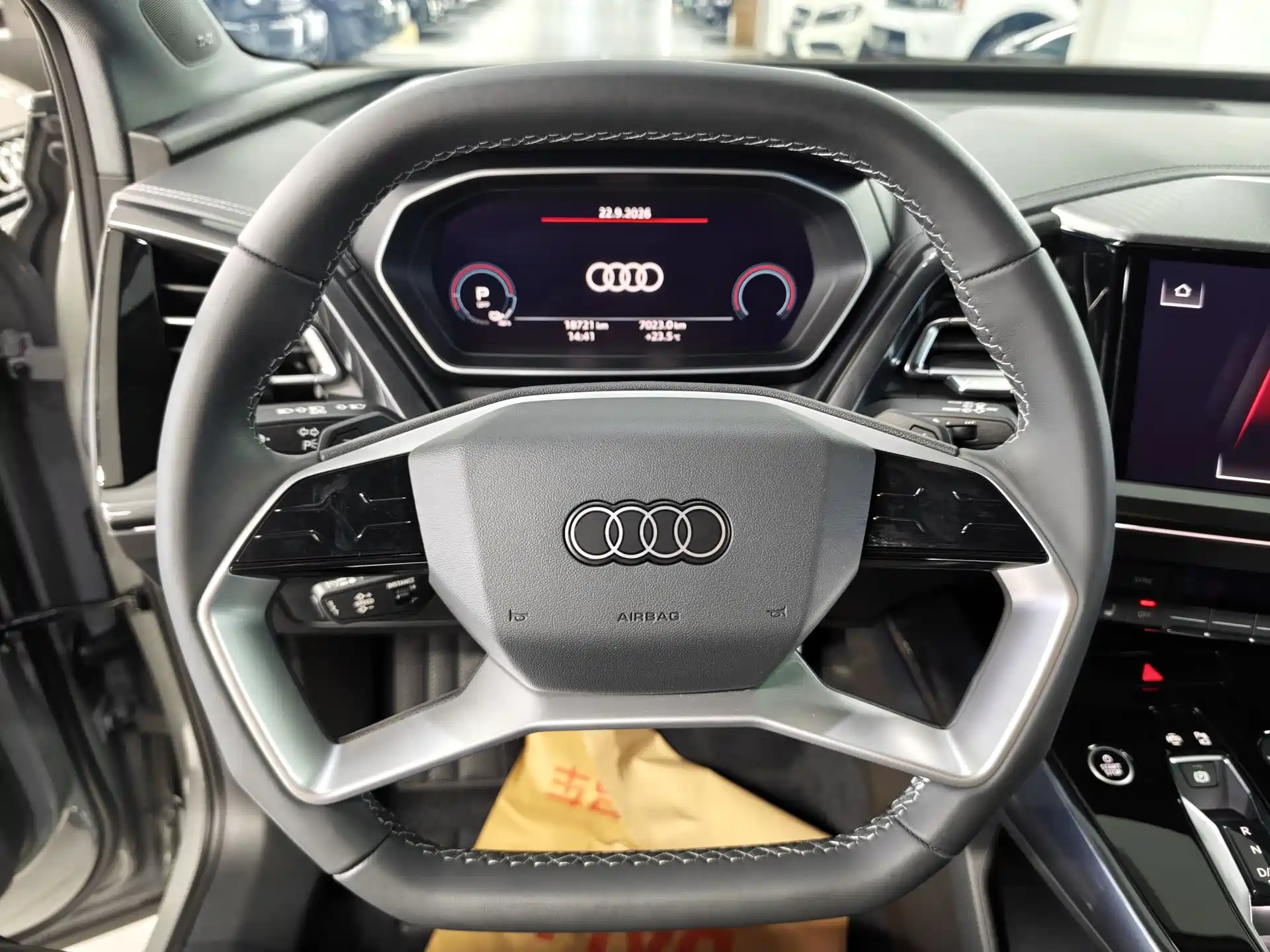 Photo 5 - Audi Q4 e-tron