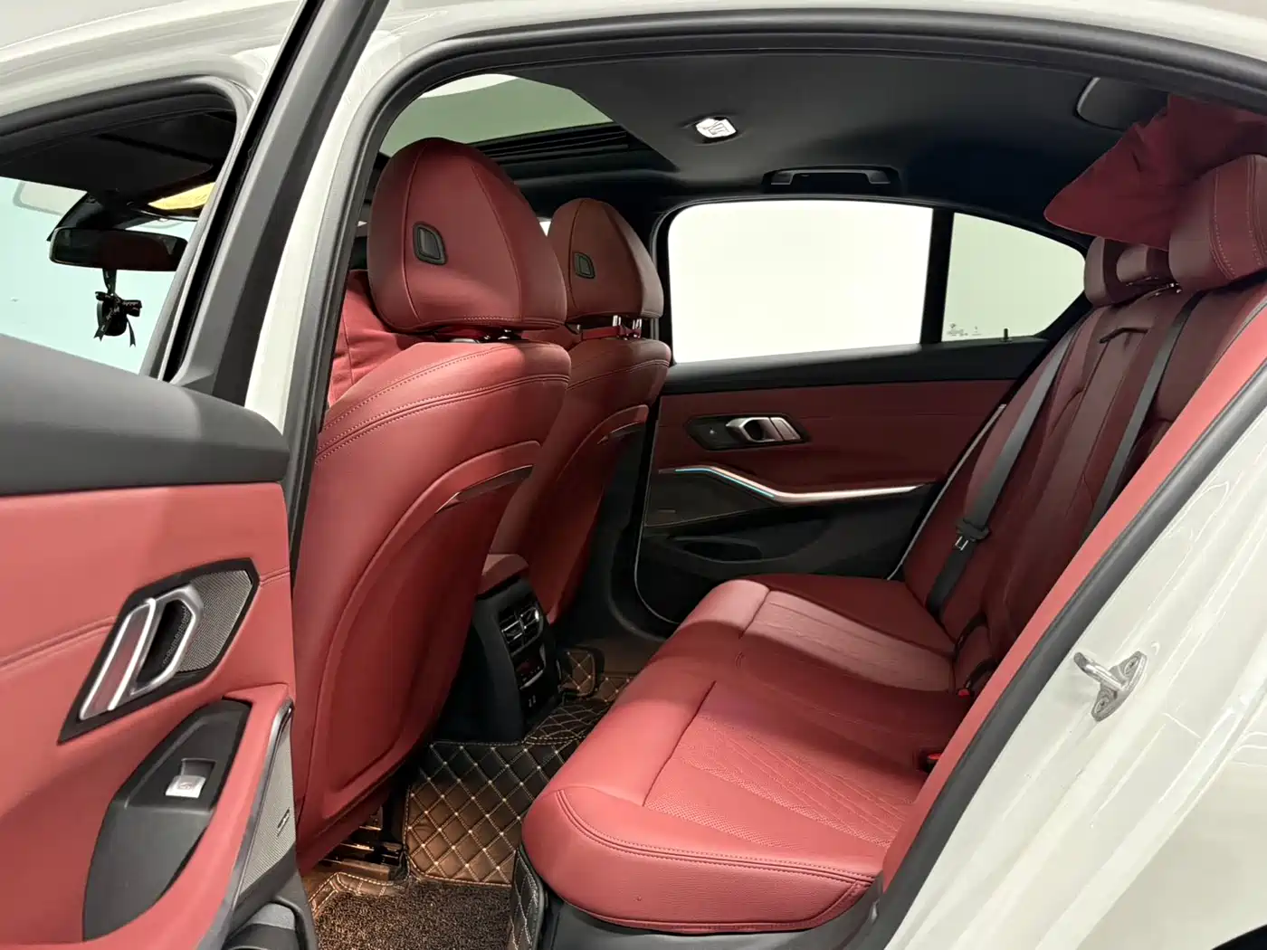 BMW 3 Series 2024 325i M Sport Shadowline Package фото 10