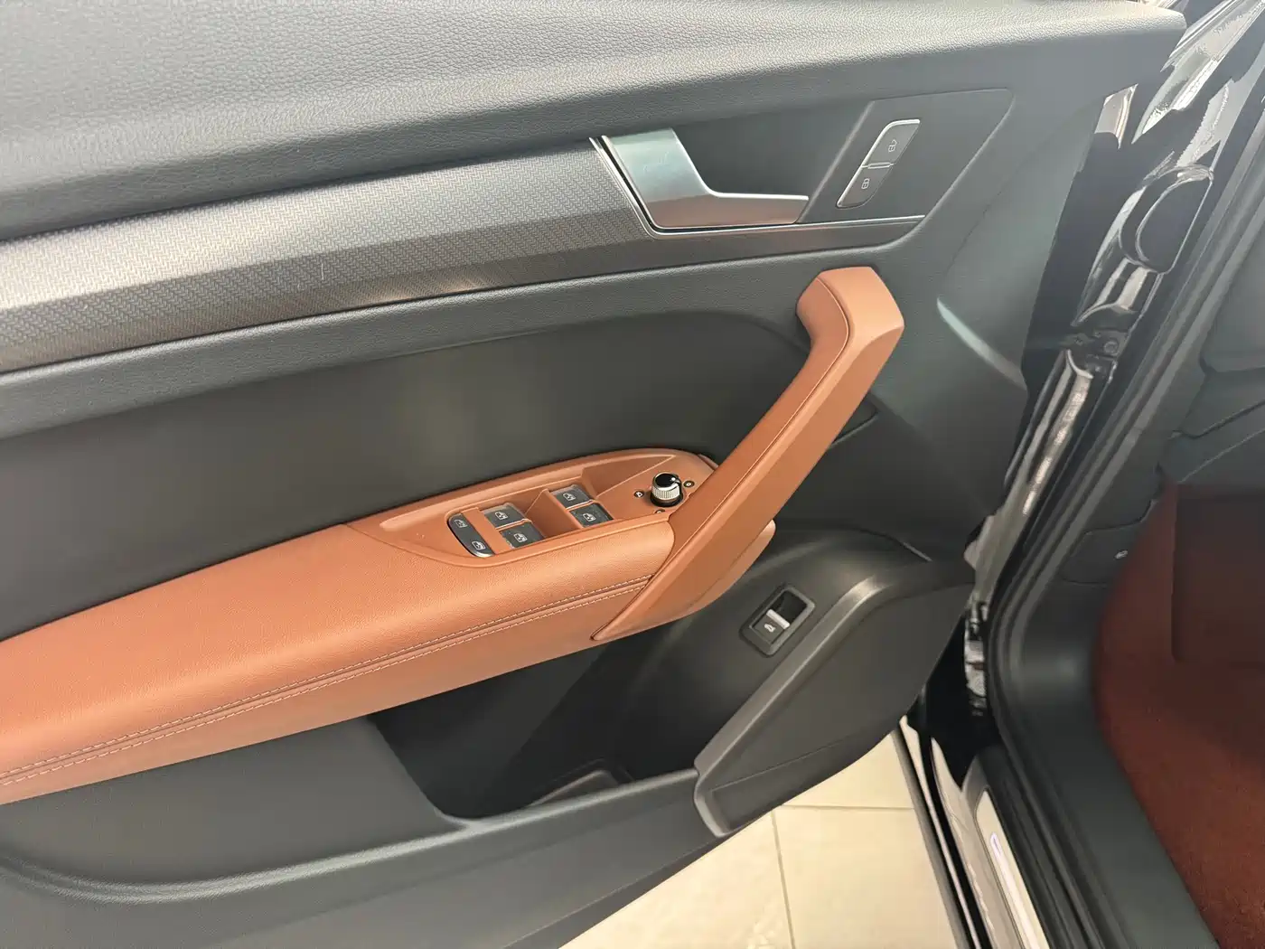 Audi Q5L 2024 Model 40 TFSI Luxury Dynamic фото 7