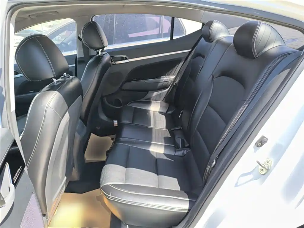 Hyundai Elantra 2016 Model 1.6L Automatic Smart Elite фото 17