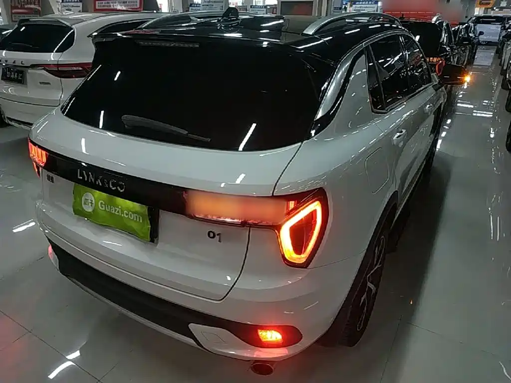 Lynk & Co 01 2017 2.0T AWD Pro фото 7
