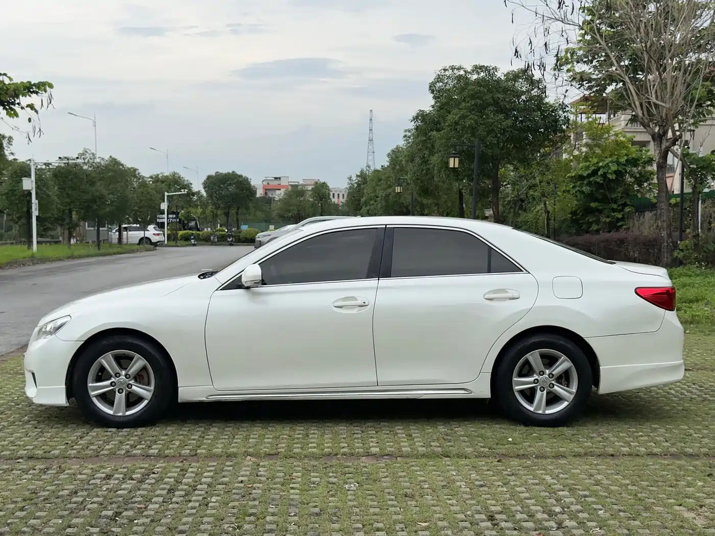 Toyota Reiz 2010 2.5S Elegance Elite Edition фото 6