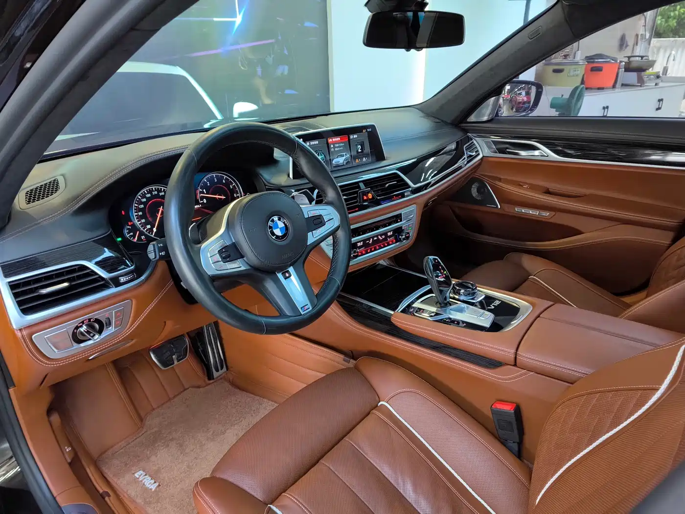 BMW 7 Series 2018 M760Li xDrive фото 13