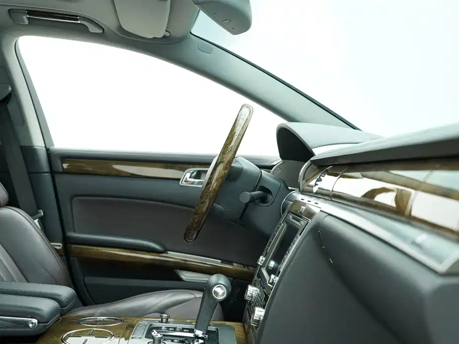 Volkswagen Phaeton 2012 4.2L Luxury Custom фото 26