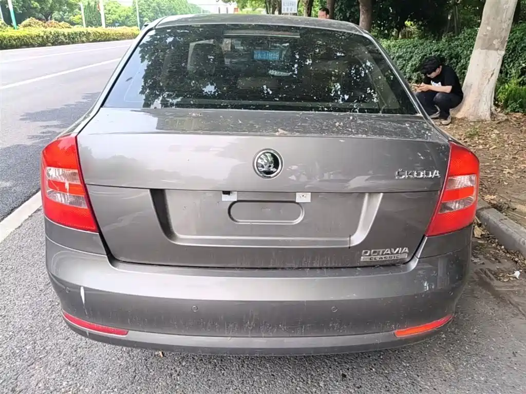 Škoda Octavia 2015 Classic 1.6L Automatic Elite Edition фото 6
