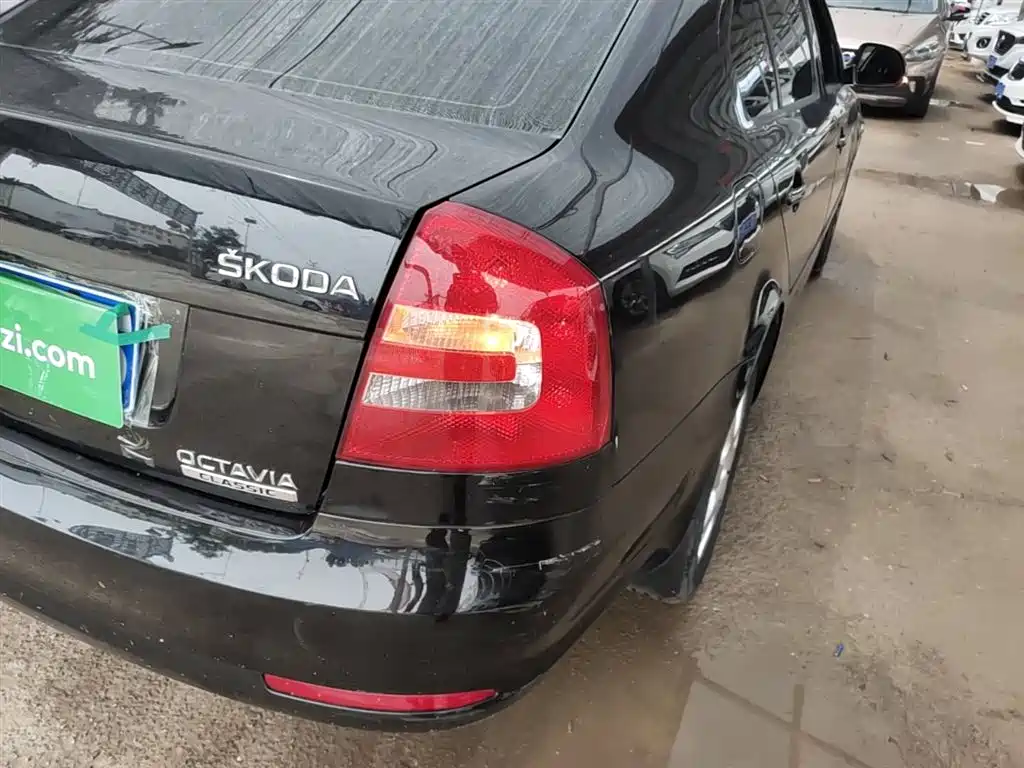 Škoda Octavia 2014 1.6L Manual Elegance Edition фото 8