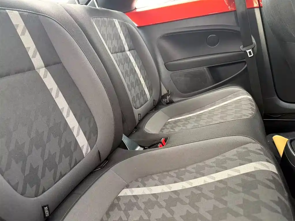 Volkswagen Beetle 2018 180TSI Easy Joy Edition фото 7