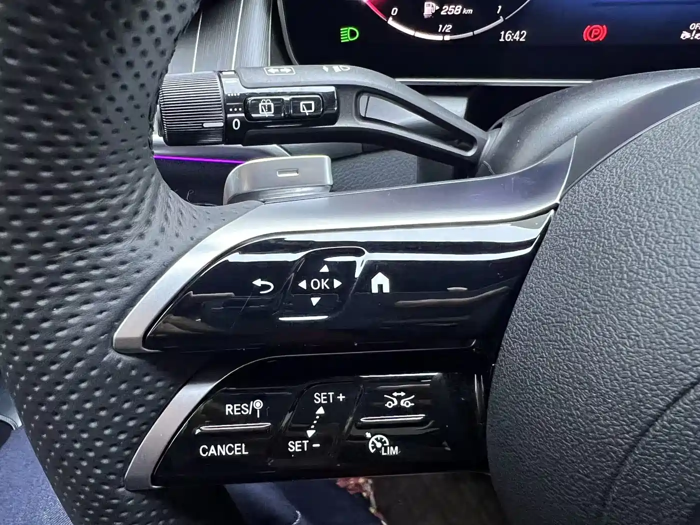 Mercedes-Benz GLC 2024 GLC 300 L 4MATIC Dynamic 5-seater фото 24