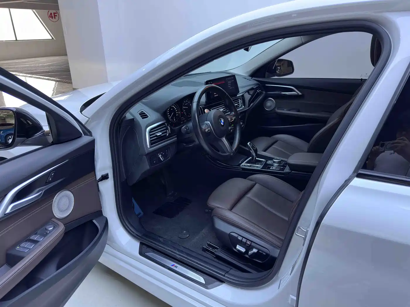 BMW 1 Series 2022 120i M Sport Shadow Edition фото 16
