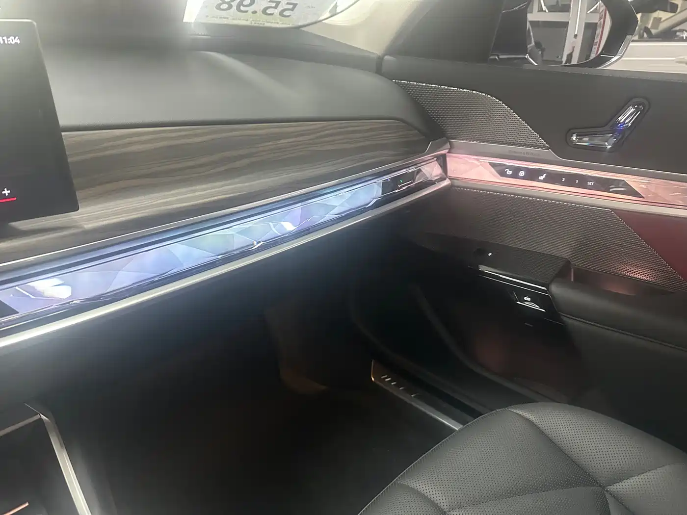 BMW 7 Series 2023 Model 735Li M Sport Package фото 19