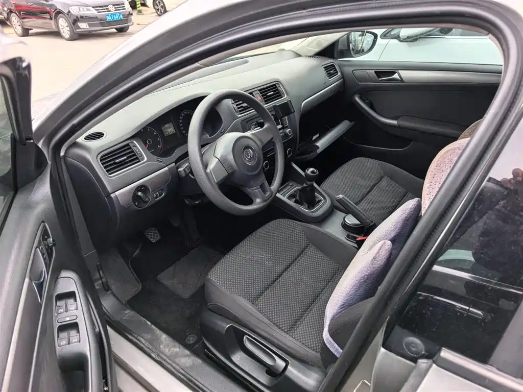 Volkswagen Sagitar 2012 Model 1.6L Manual Fashion фото 7