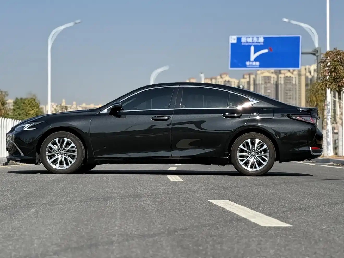 Lexus ES 2025 2025 300h Ultimate Edition
