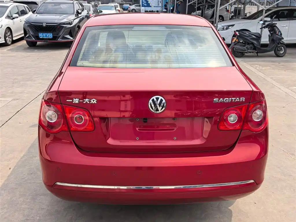 Volkswagen Sagitar 2011 1.6L Auto Comfort фото 5