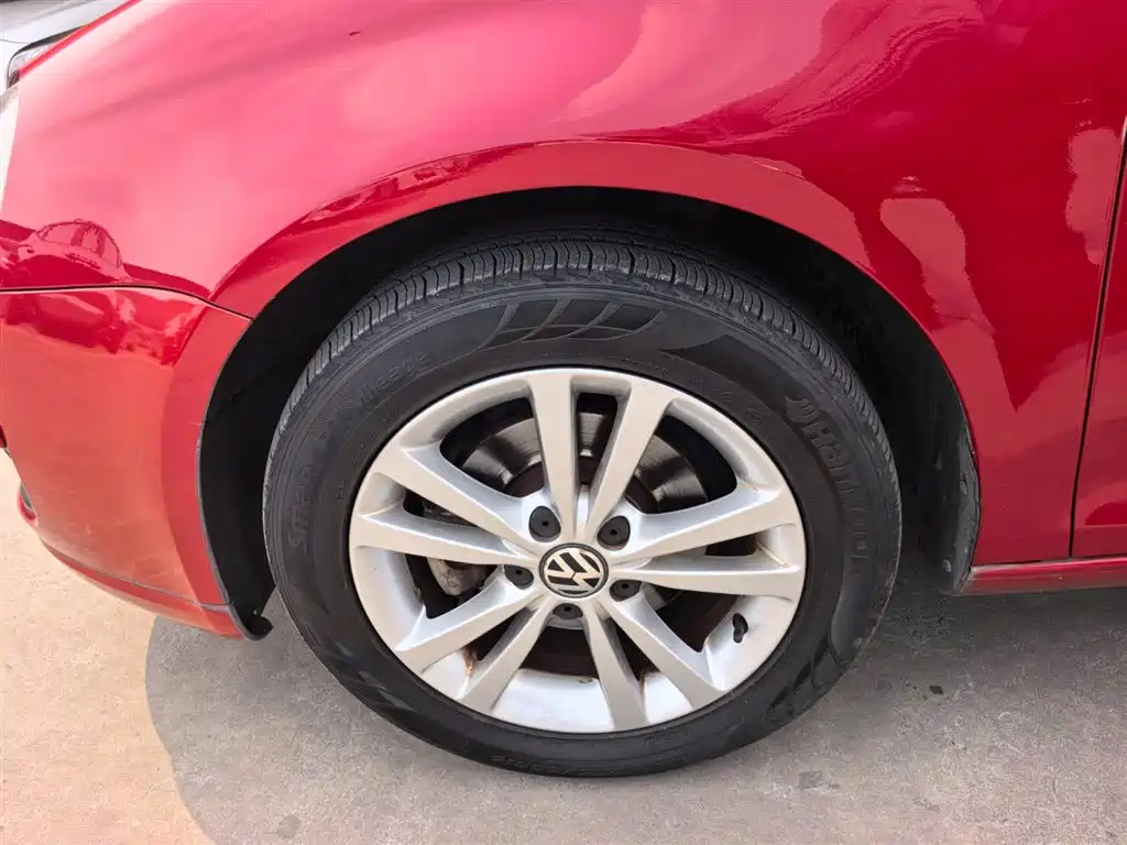 Volkswagen Sagitar 2011 1.6L Auto Comfort фото 8