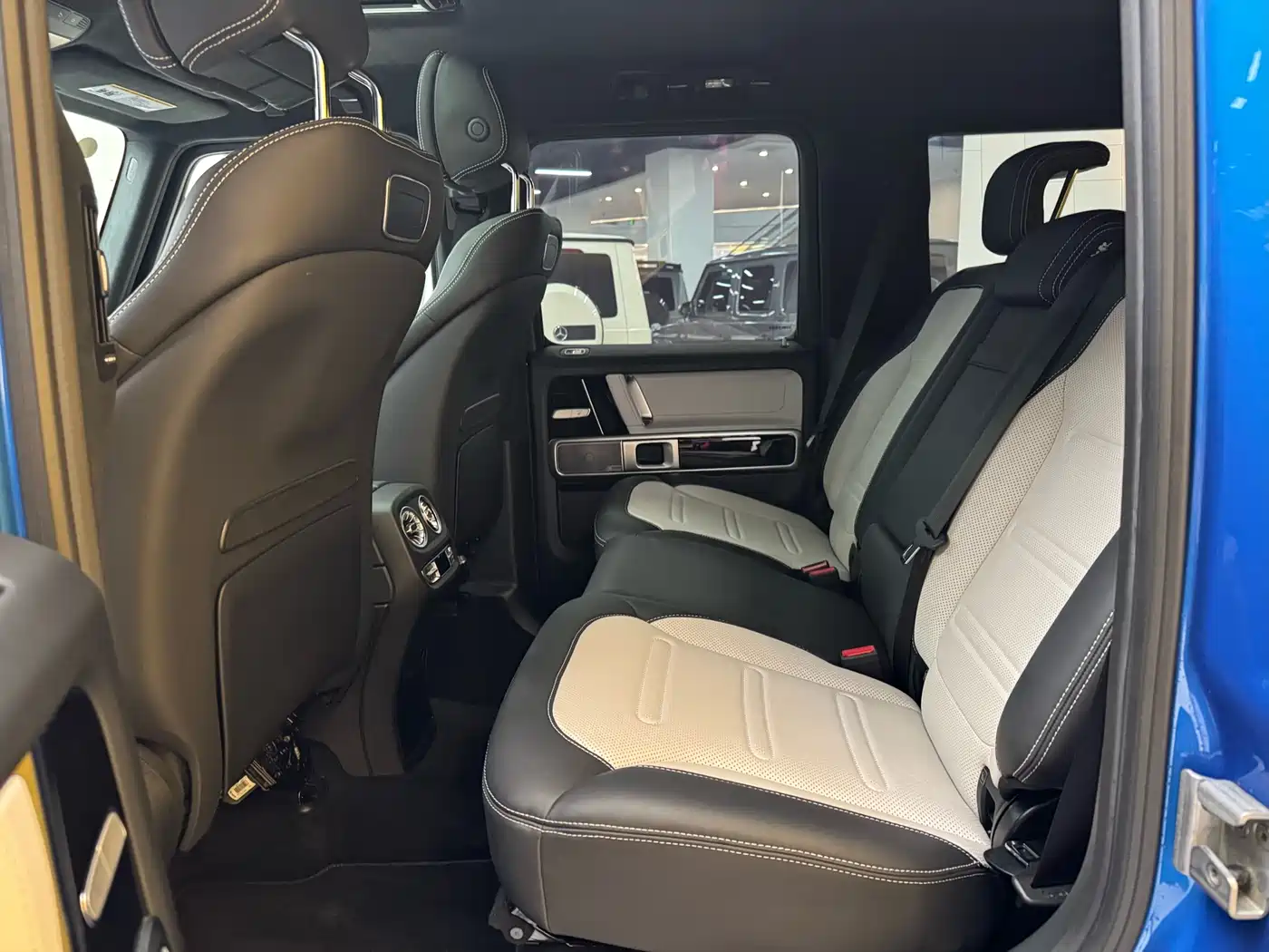 Mercedes-Benz G-Class 2024 G 500 фото 9